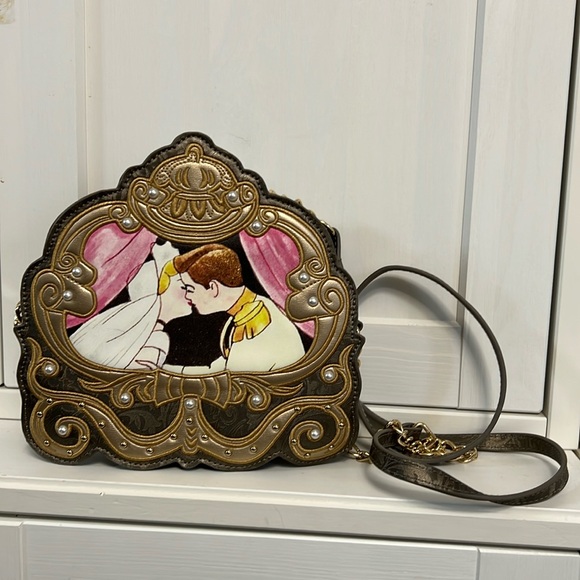NEW Danielle Nicole Disney Cinderella 70th Anniversary Wedding Carriage Purse - Picture 2 of 10